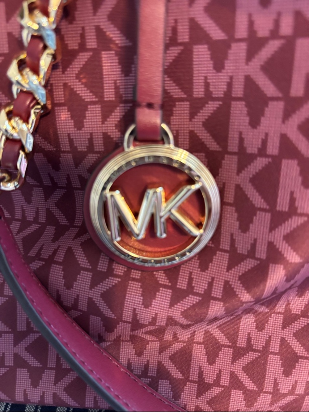 Michael Kors Wine MK Signature Tote with Gold Chain Straps - Picture 3 of 13
